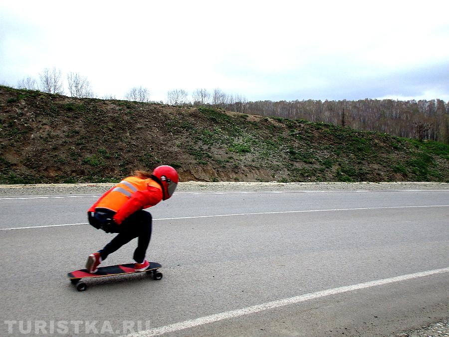 Спуск на скейтах по дороге к Белокурихе-2