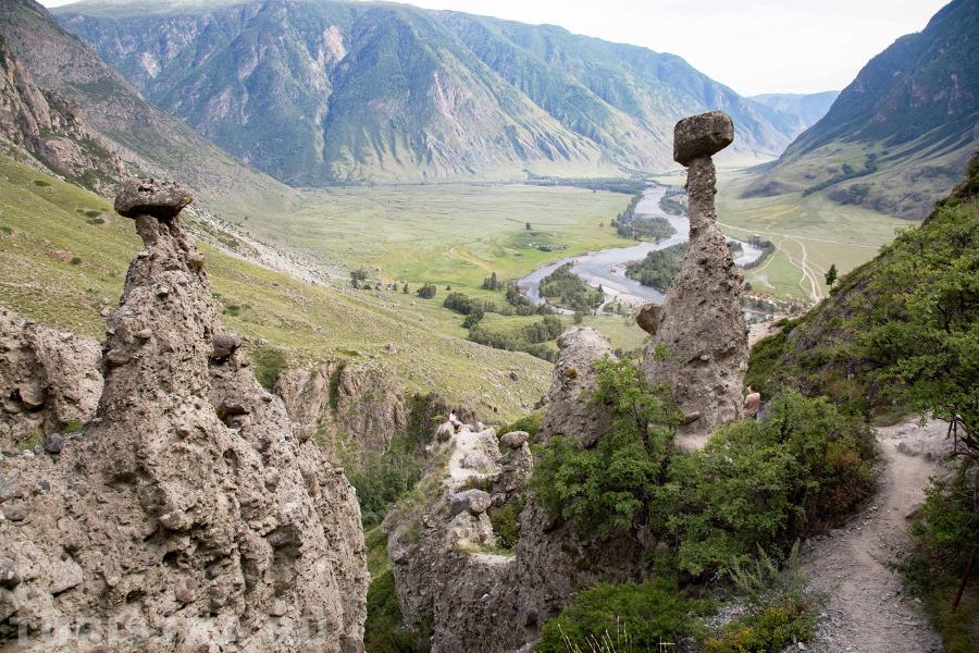 Вид на долину Чулышмана с "каменных грибов"