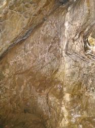 Натечка на стене пещеры