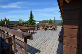 Отдых на Алтае : Телецкое озеро экскурсии : Кресельный подъемник на гору Кокуя : Обзорная площадка и кафе 