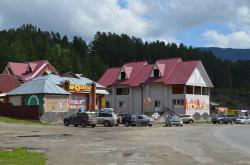 Горный Алтай : Село Манжерок : Магазин и кафе около рынка