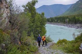Отдых на Алтае : Дорога Инегень - Тюнгур : Дорога к слиянию Катуни и Аргута  