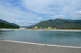 Горный Алтай : Искуственное озеро в развлекательном комплексе Рублевка