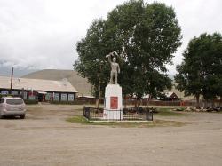 Кош-Агачский район : Село Курай : Памятник погибшим в годы ВОВ 