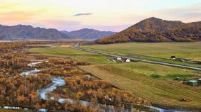 Алтай.Вид на реку Чарыш и Уймонский тракт