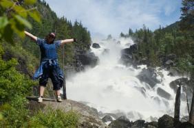 Водопад сей настоящий, по-алтайски он, летящий. Посети и млад и стар чудо дивное - Учар! Место: водопад Учар Алтай. 
