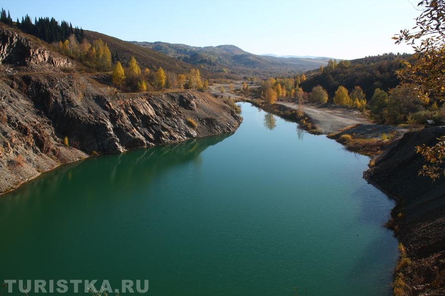 Голубое озеро Третьяковского района Алтайского края 