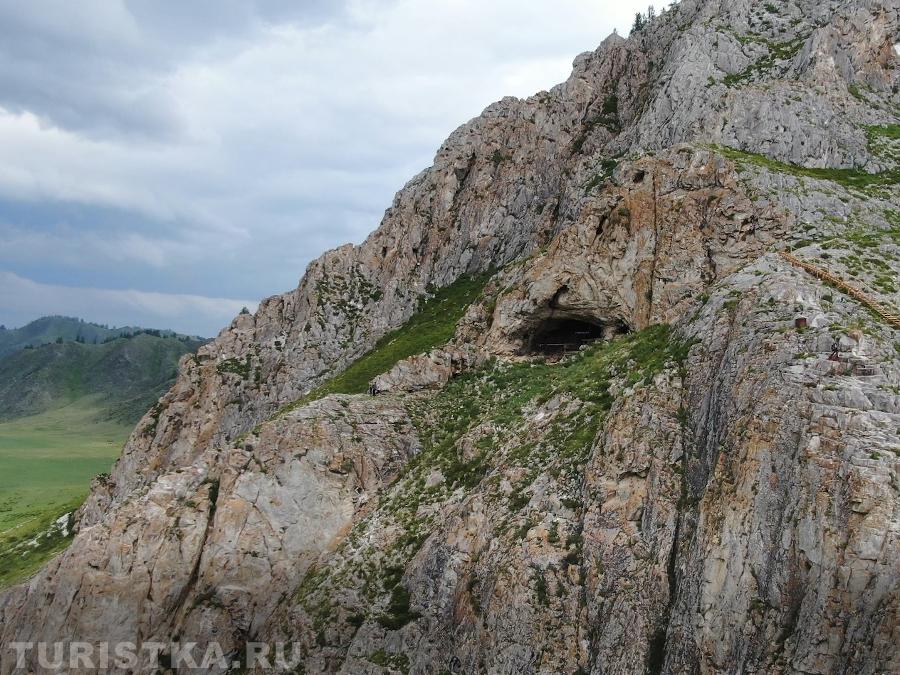Лестница к пещере