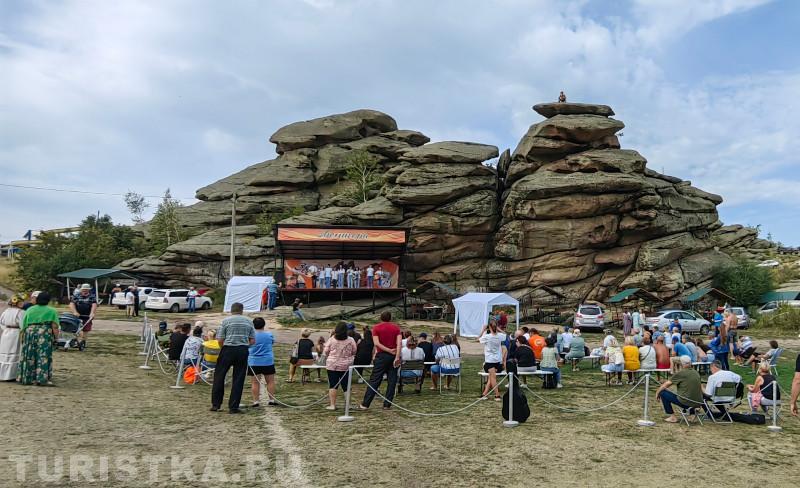 Фестиваль Звенигора 2025 на Алтае на озере Саввушки