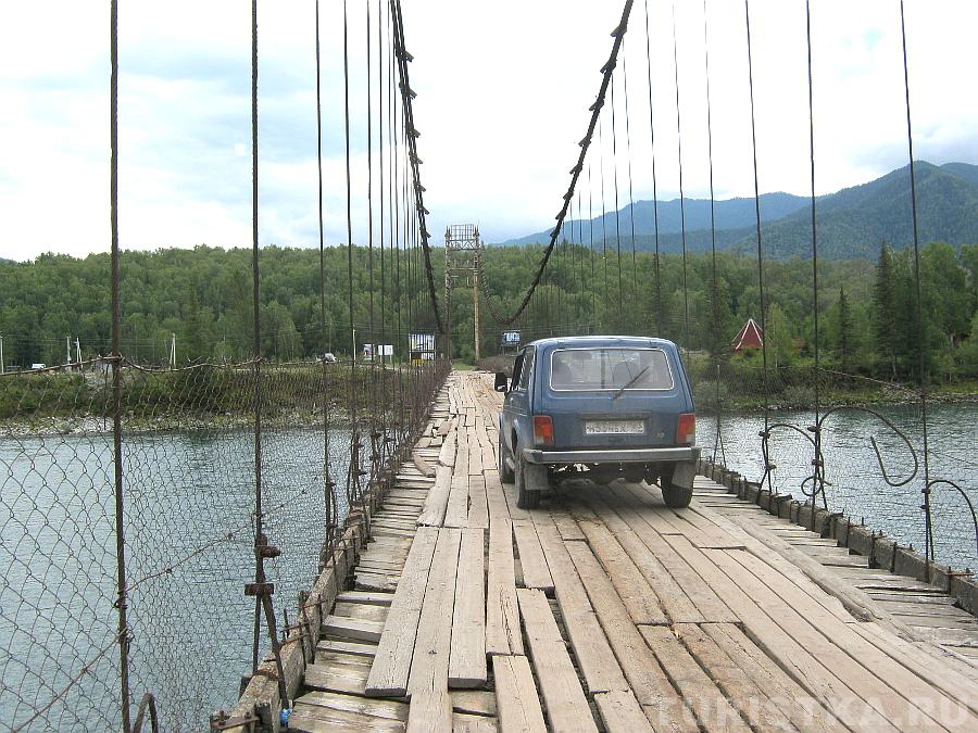 Старый мост через реку Катунь