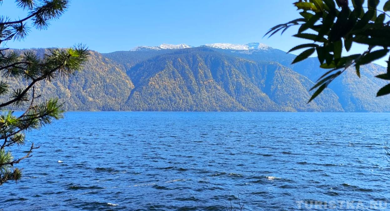 Телецкое озеро, вид от водопада Чоодор