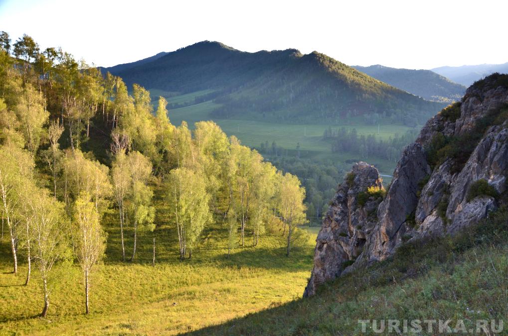 Вид на тропу к пещерам