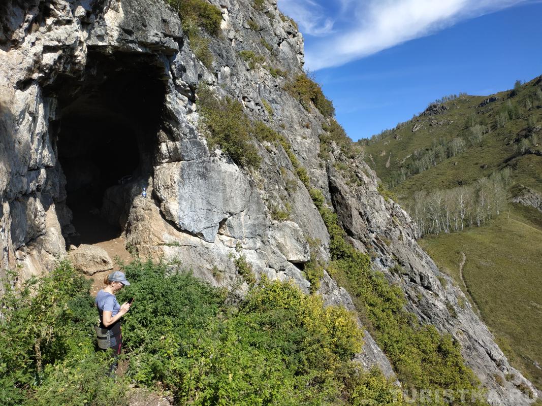 Вход в первую пещеру