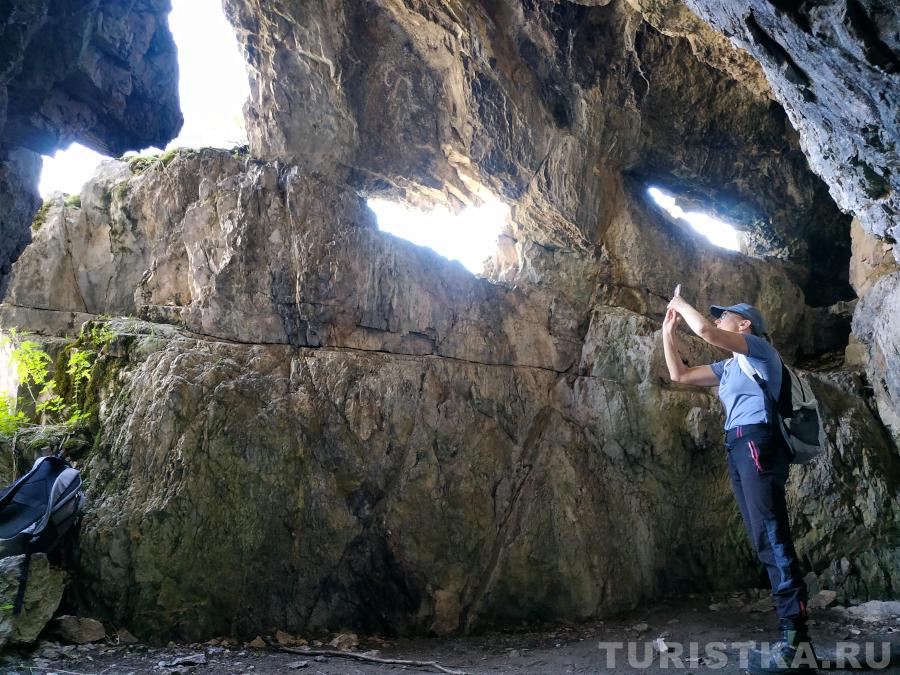 В третьей пещере