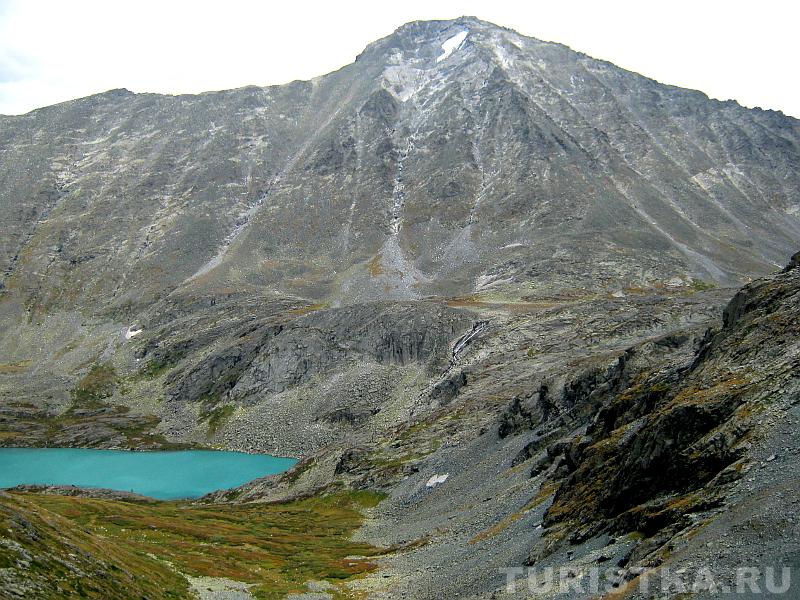 Вид на озеро Акчан при подъеме на перевал Куйгук