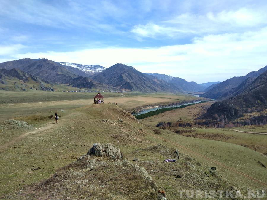 Смотровая площадка с видом на Катунь и село Куюс