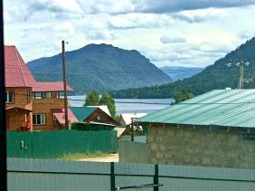 Горный Алтай : Базы на Телецком озере : Усадьба Юдиной : Вид из окна на Телецкое озеро