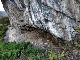 Один из гротов в горе Шаманка