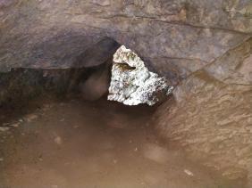 Один из лазов во второй пещере