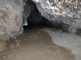 Один из лазов первой пещеры