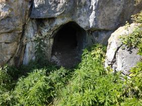 Один из лазов первой пещеры