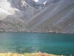 Горный Алтай : Что посмотреть рядом с горой Белуха : Озеро горных духов : Бюрюзовая рябь озера