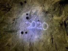 Отверстия в стене штольни