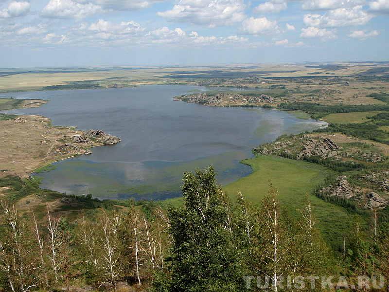 Вид на Колыванское озеро с г. Большуха