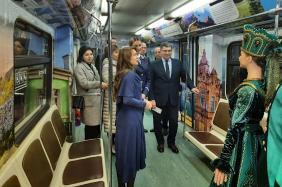 Новости Горного Алтая : Поезд в московском метро Сибирь здесь : Вагон, рассказывающий об Алтайском крае