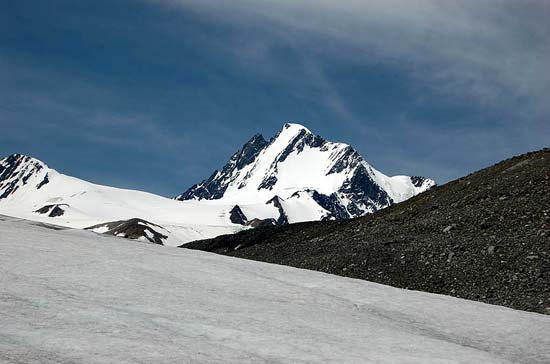 Талдуринский ледник. Иикту 3936 м.