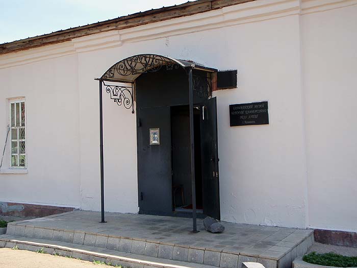 Крыльцо музея