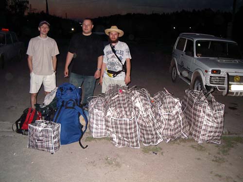 Алтай-2005. В больших сумках - велосипеды.