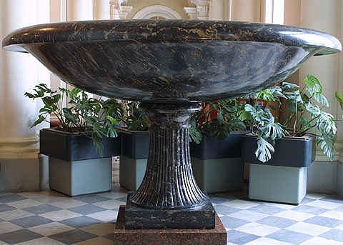 Чаша из ревневской яшмы в Эрмитаже (1816-1819 г.)
